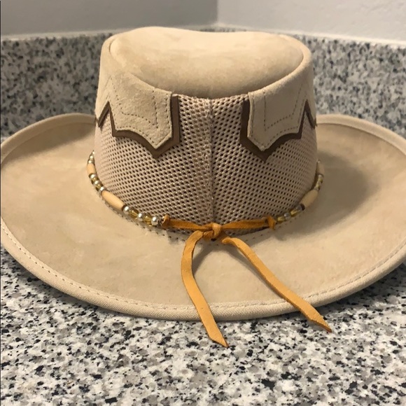 Modern cowboy hat - Picture 3 of 4